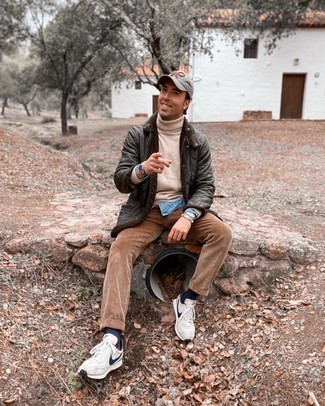 Как носить кроссовки с полевой курткой