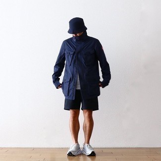 Как носить кроссовки с полевой курткой