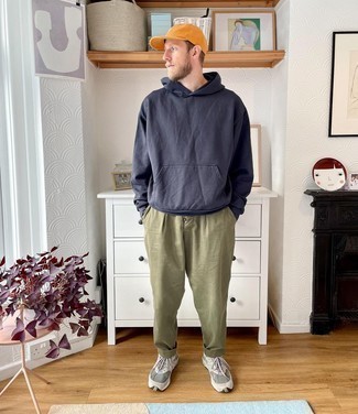 Как носить кроссовки с худи мужчине