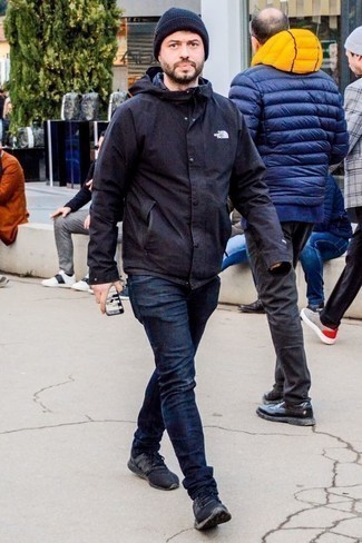 Как носить кроссовки с паркой мужчине