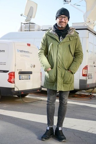 Как носить кроссовки с паркой мужчине