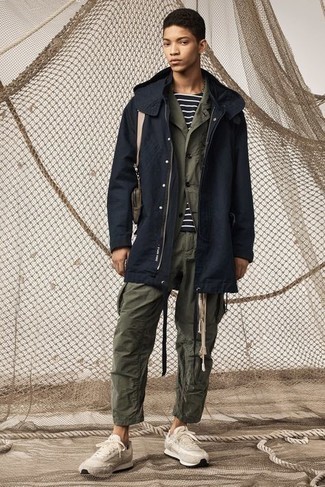 Как носить кроссовки с паркой мужчине