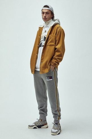 Как носить кроссовки с футболкой-поло мужчине