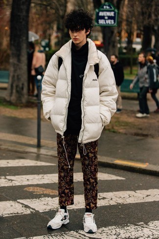 Как носить кроссовки с курткой-пуховиком мужчине