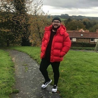 Как носить кроссовки с курткой-пуховиком мужчине