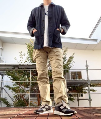 Как носить кроссовки с курткой-рубашкой мужчине