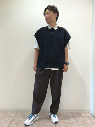 Как носить кроссовки с трикотажным жилетом мужчине