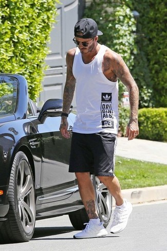 Как носить кроссовки с майкой мужчине