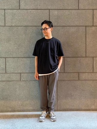 Как носить кроссовки с майкой мужчине