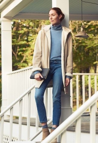 Какие джинсы носить с бежевыми ботильонами