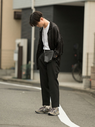 Какие брюки чинос носить с бежевыми кроссовками