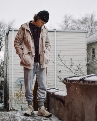 Какие полевые куртки носить с бежевыми кроссовками