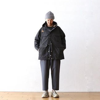 Какие полевые куртки носить с бежевыми кроссовками