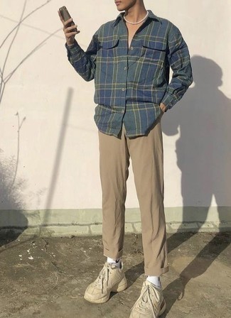 С чем носить бежевые кроссовки мужчине