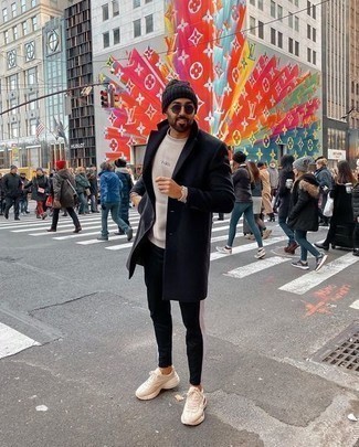 С чем носить бежевые кроссовки мужчине