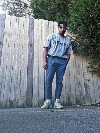 С чем носить бежевые кроссовки мужчине