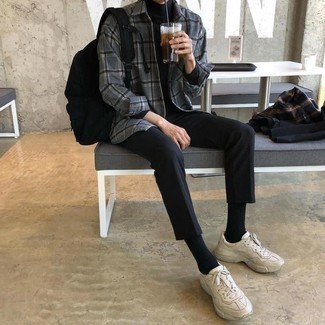 Какие водолазки носить с бежевыми кроссовками мужчине