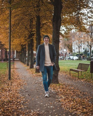 Какие водолазки носить с бежевыми кроссовками мужчине