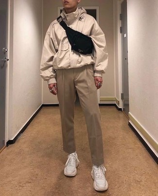 Какие ветровки носить с бежевыми кроссовками мужчине