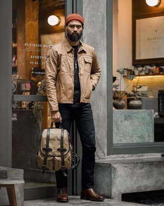 С чем носить бежевый рюкзак мужчине
