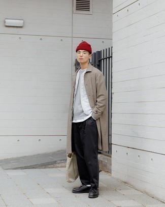 С чем носить бежевую сумку мужчине