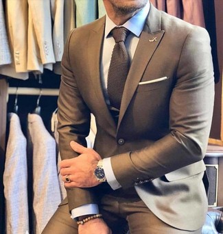 С чем носить бежевый браслет из бисера мужчине