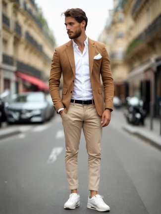 Какие кроссовки носить с бежевым пиджаком мужчине