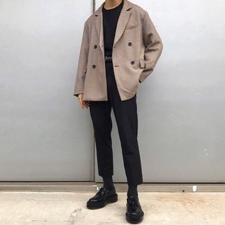 Как носить бежевый пиджак с черными брюками чинос