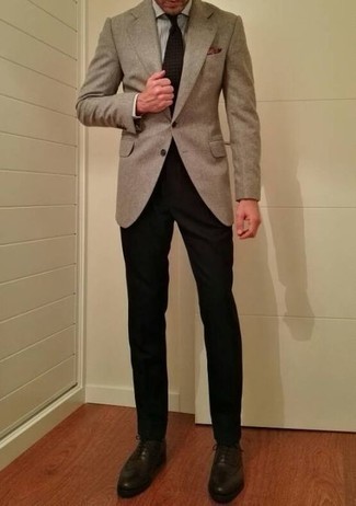 Какие броги носить с бежевым пиджаком