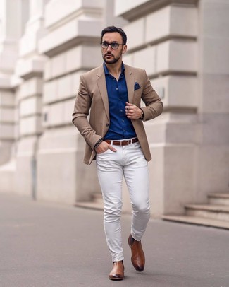 Какие ботинки челси носить с бежевым пиджаком мужчине