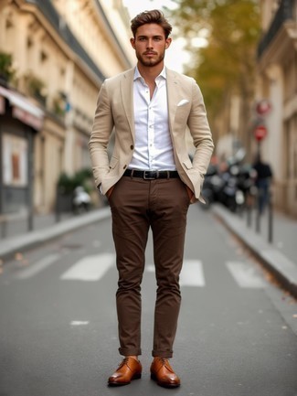 Какие брюки чинос носить с бежевым пиджаком