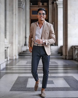 Какие брюки чинос носить с бежевым пиджаком