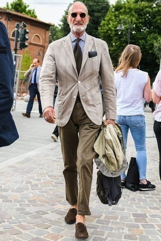 Какие брюки чинос носить с бежевым пиджаком