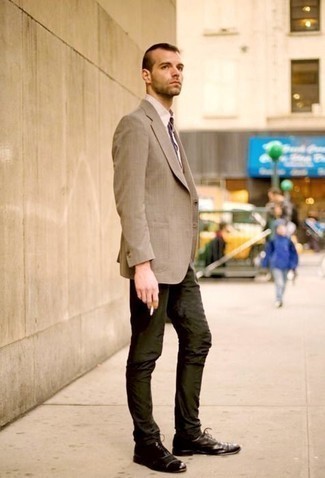 Как носить бежевый пиджак с темно-зелеными брюками чинос