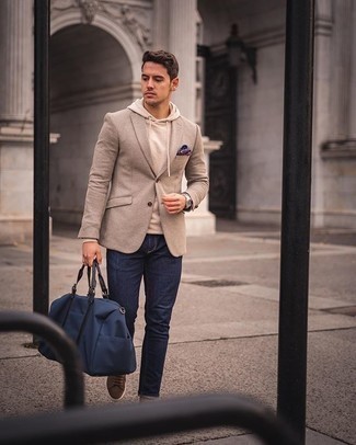 Какой худи носить с бежевым пиджаком мужчине