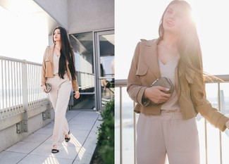 Какие комбинезоны носить с бежевым пиджаком