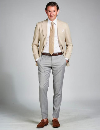 Какие лоферы носить с бежевым пиджаком мужчине