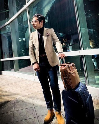 Какие водолазки носить с бежевым пиджаком мужчине