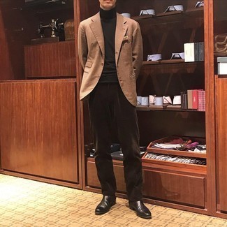 Какие водолазки носить с бежевым пиджаком мужчине