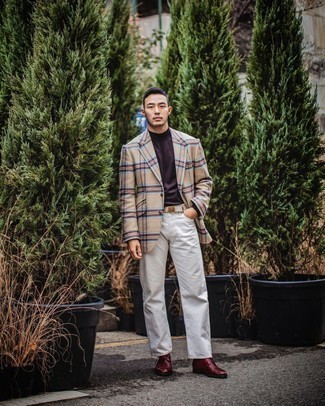 Какие водолазки носить с бежевым пиджаком мужчине