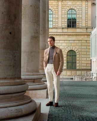 Какие водолазки носить с бежевым пиджаком мужчине