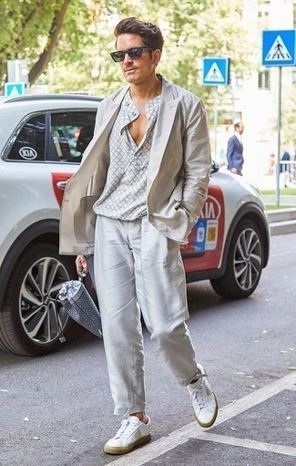 Как носить бежевый пиджак с белыми брюками чинос