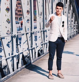 С чем носить бежевые топсайдеры