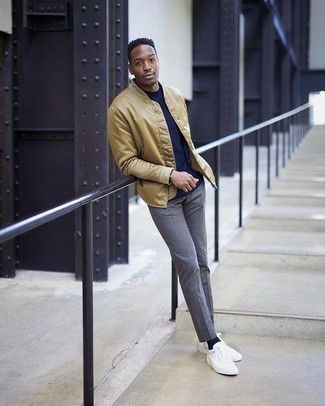 Как носить бежевый бомбер с серыми брюками чинос