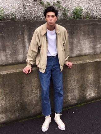 Какие джинсы носить с бежевым бомбером мужчине