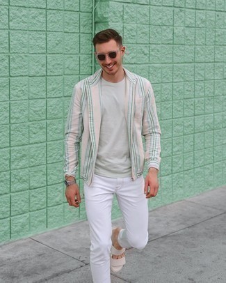 Какие джинсы носить с бежевым бомбером мужчине