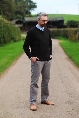 Какие брюки чинос носить с бежевыми брогами