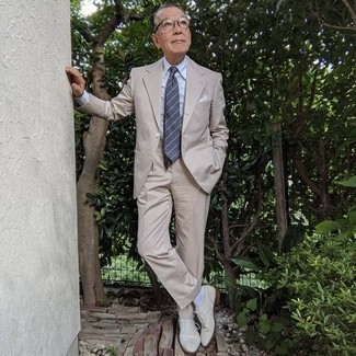 Какие костюмы носить с бежевыми брогами