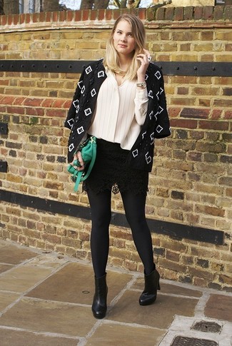 Какие открытые жакеты носить с бежевой блузой на пуговицах