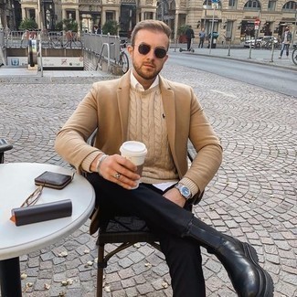 Какие пиджаки носить с бежевым вязаным свитером мужчине